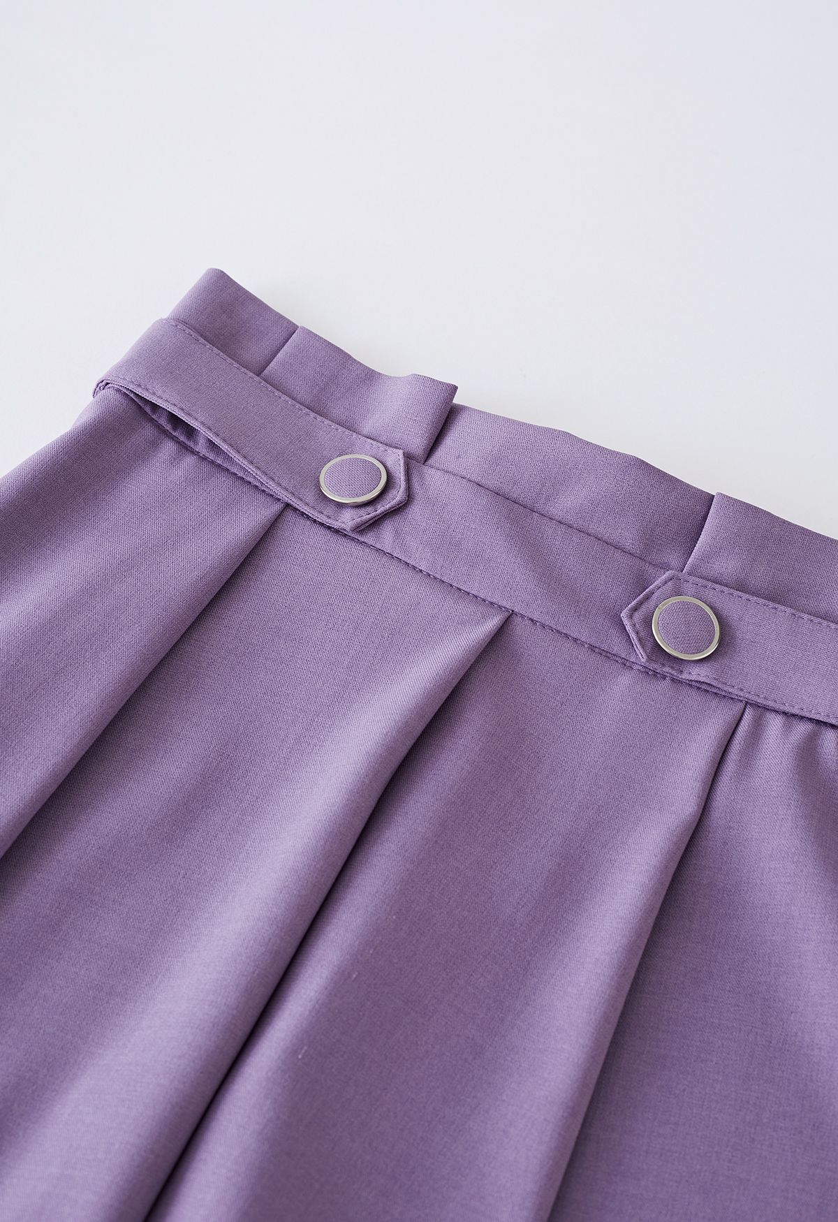 Falda midi plisada con cintura abotonada en lila