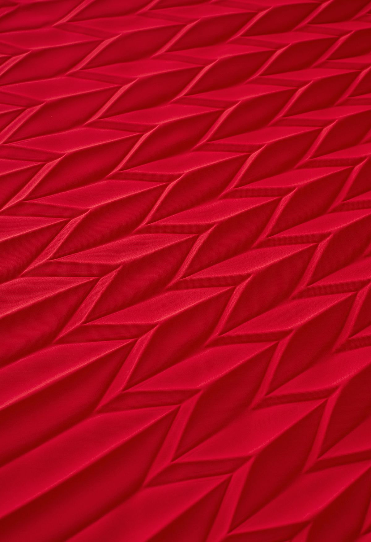 Falda midi plisada con grabado en zigzag en rojo