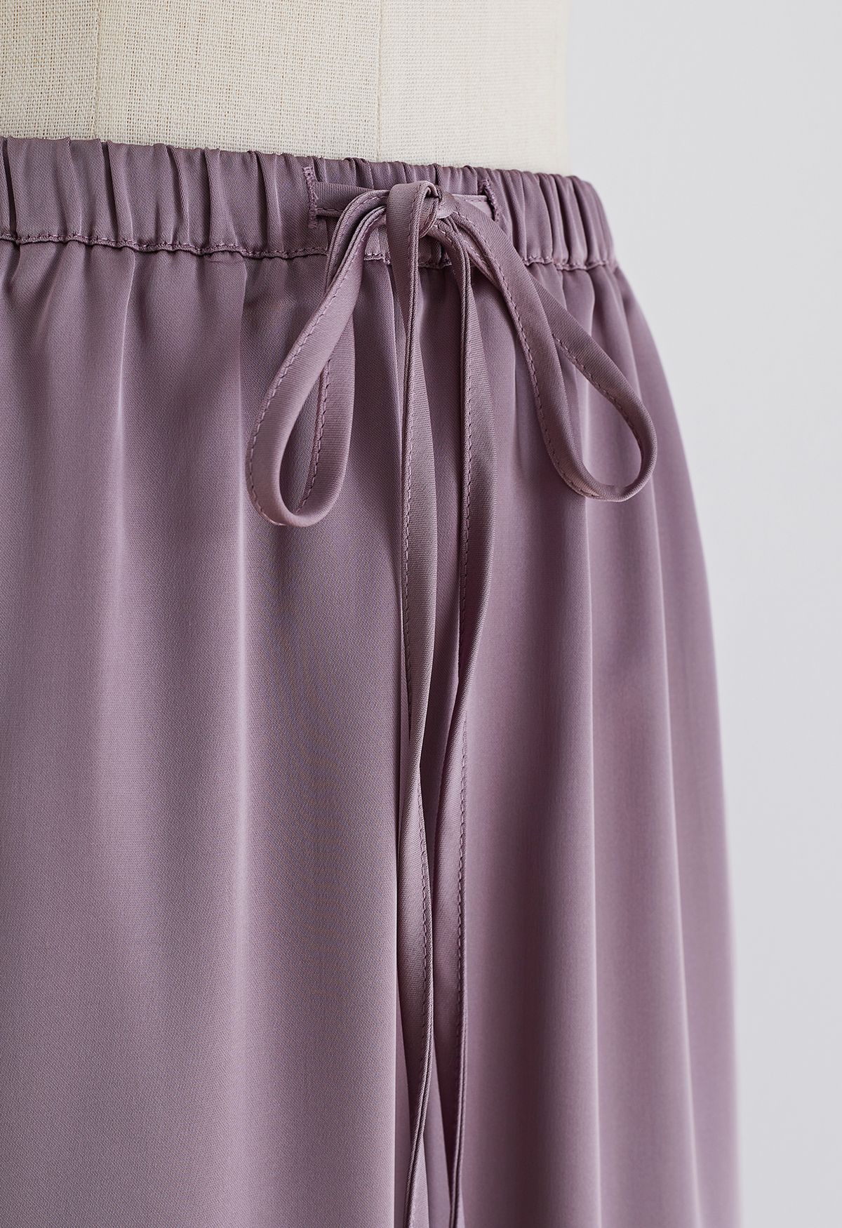 Falda larga de satén con cordón elástico en la cintura en morado