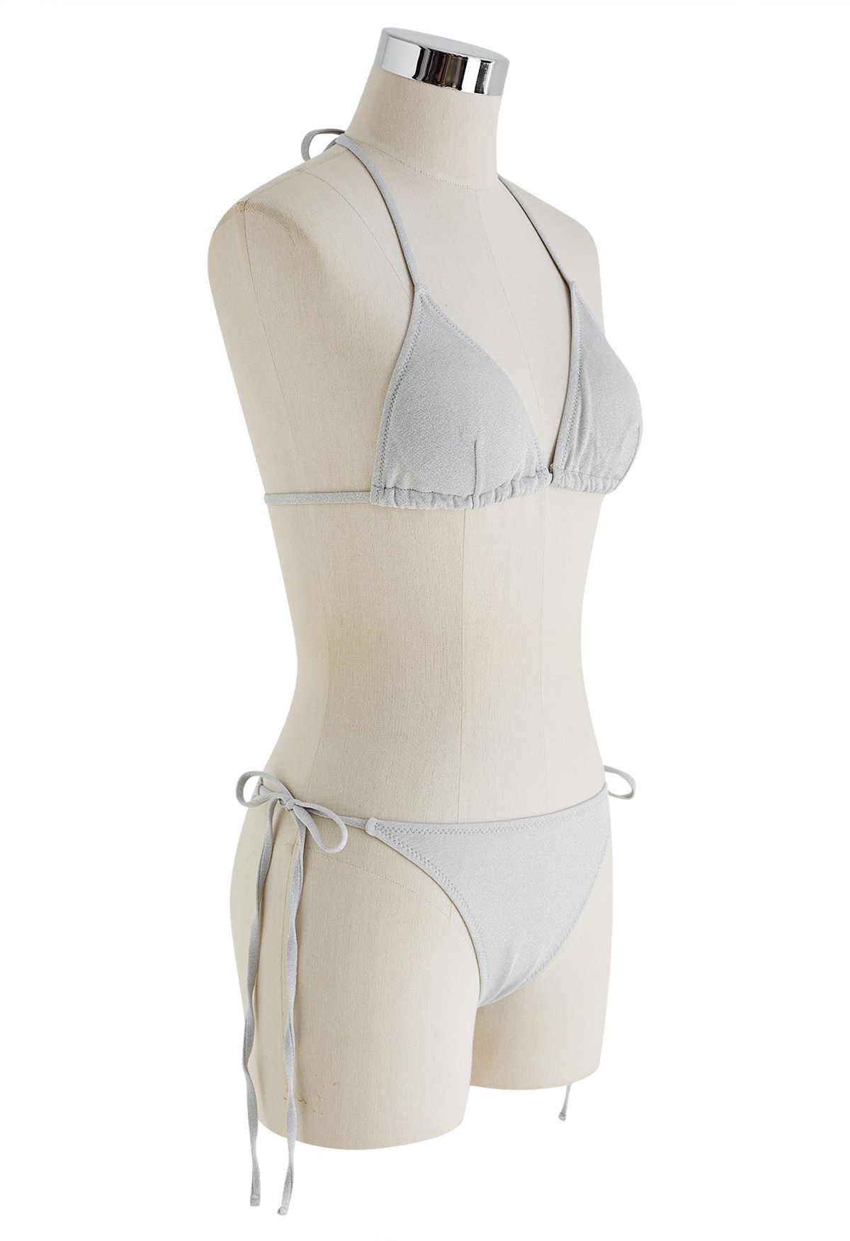 Deslumbrante conjunto de bikini con cordón metálico en gris