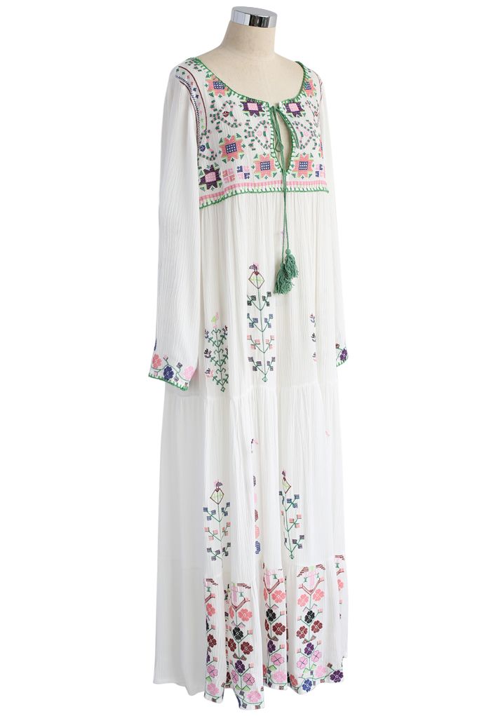 Maxi Vestido Blanco con Bordado Floral