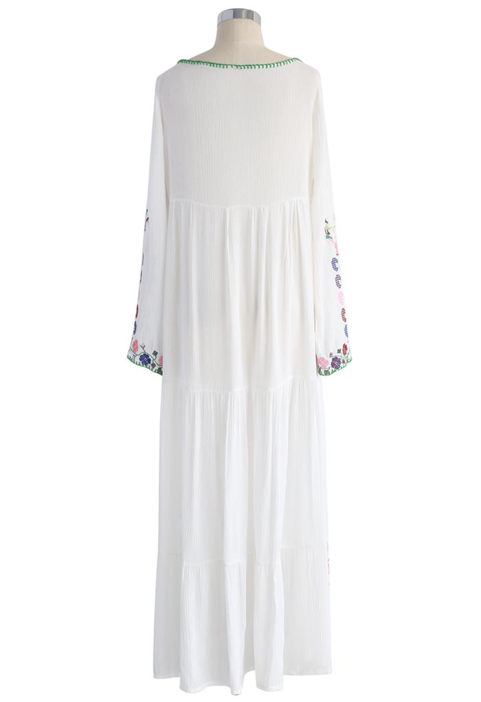 Maxi Vestido Blanco con Bordado Floral