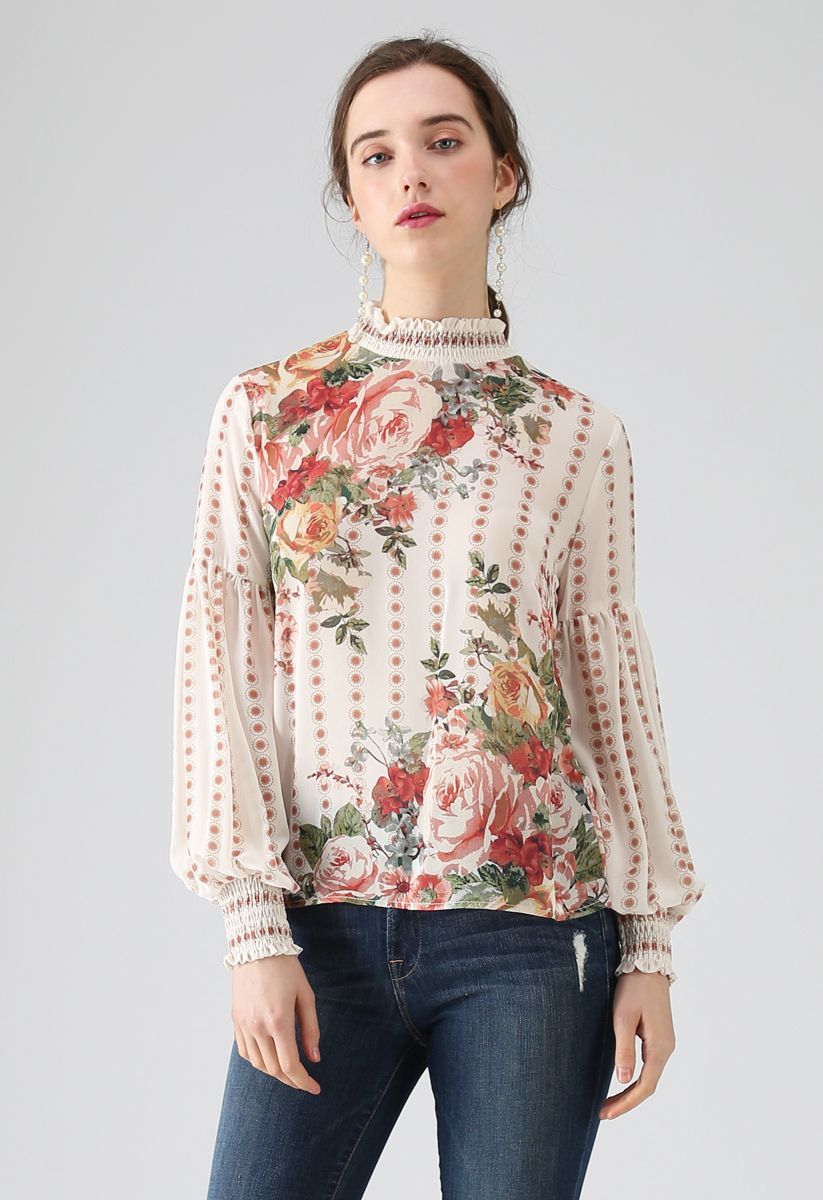 Blusa floral de lujo en jardines