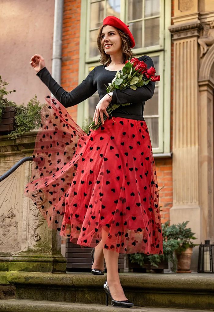 Falda larga de malla de doble capa con corazones 3D en rojo