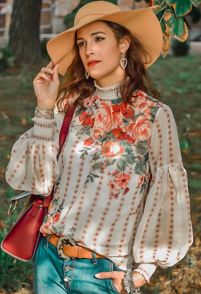 Blusa floral de lujo en jardines