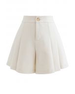 Shorts plisados con bolsillo lateral en crema