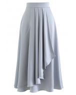 Falda midi con solapa plisada de satén fluido en azul polvoriento