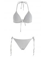 Deslumbrante conjunto de bikini con cordón metálico en gris